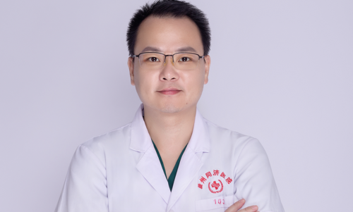 陈传健（赣州泽康医院院长）
　　医院创始人之一，毕业于赣南医学院临床专业，从事泌尿外科工作二十余年，曾赴广州中山大学附属第三医院泌尿外科、广州医科大学附属第一医院微创中心、广州医科大学附属第五医院、江苏省中医院等知名医院研修学习。擅长各类泌尿系结石的诊断治疗。
