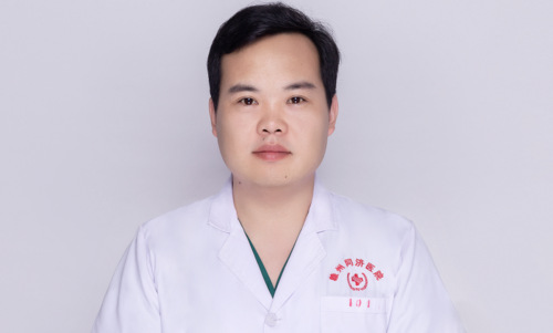 刘斌（赣州泽康医院副院长）
   医院创始人之一，毕业于井冈山大学临床专科，从事麻醉科与疼痛科工作十余年。曾赴上海市第一人民医院脊柱外科、广州中山大学附属第三医院脊柱外科、深圳南山医院疼痛科等知名医院研修学习。擅长各类颈椎病腰椎间盘症、锥间孔镜、各种骨性关节炎、软组织损伤及脊柱微创手术治疗、和术前麻醉。